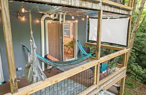 Mill Ridge Casa | Cozy Mountain Chalet With Hot Tub Outdoor Movie Screen And Fire Place