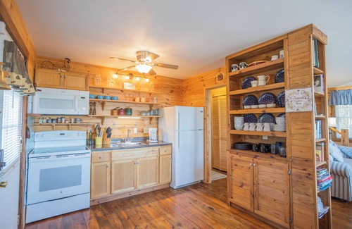 Glade Valley Casa | Cozy mountain retreat with spectacular view to unwind and relax. Pet friendly !
