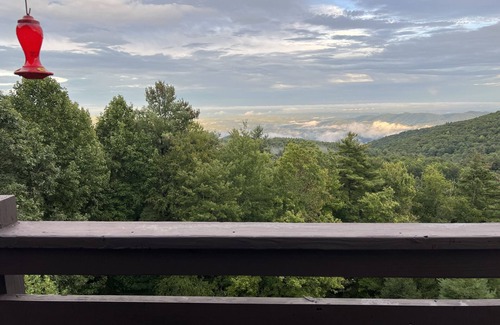 Glade Valley Casa | Cozy mountain retreat with spectacular view to unwind and relax. Pet friendly !