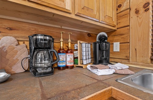 Wears Valley Cabina | Cozy Mountain Retreat 5 Min from Smokies Entrance.