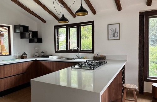 Machachi Chalet De Esquí | Cozy mountain retreat, great BBQ area! Pet friendly