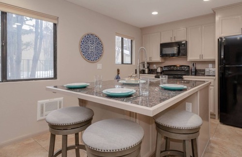 Mammoth Lakes Condominio | Cozy Mountain Studio in Heart of Mammoth - Hot Tub and Close to Shuttle!