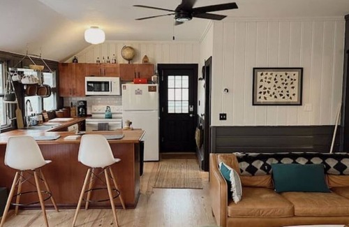 Smallwood Cabina | Cozy Mountain Top Cabin: Sauna, Fireplace Kayak & SUPs