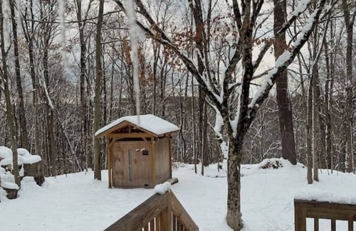 Smallwood Cabina | Cozy Mountain Top Cabin: Sauna, Fireplace Kayak & SUPs