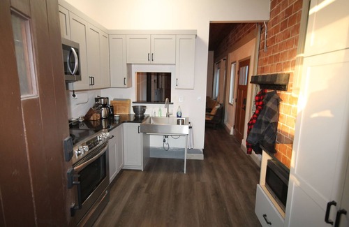 Monte Vista Casa | Cozy Mountain Town Bunkhouse - fish, ski, hunt & explore the nearby San Juan Mts