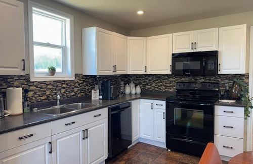 Cheticamp Casa | Cozy Mountainview Bungalow. French Fishing Village. Whale Watching tours.