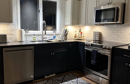 Royal Pines Casa | Cozy Mtn Home, Near Biltmore; 5 Star Views. Fab Provisions/Decor