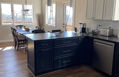 Royal Pines Casa | Cozy Mtn Home, Near Biltmore; 5 Star Views. Fab Provisions/Decor