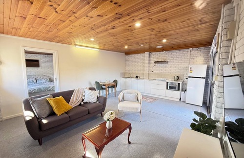 Lalor Apartamento | Cozy n Vibrant Brand New Flat with Great Location In Lalor Vic