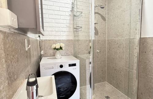 Lalor Apartamento | Cozy n Vibrant Brand New Flat with Great Location In Lalor Vic