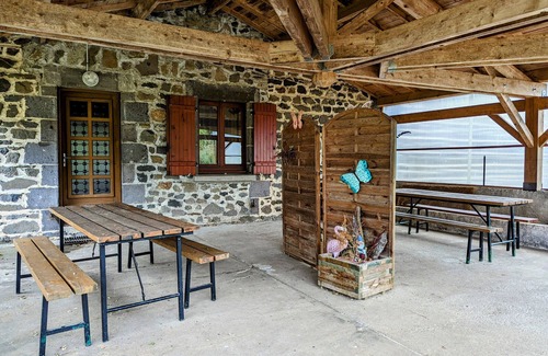 Saint-Didier-sur-Doulon Cabaña | Cozy Nature Retreat Near La Chaise-Dieu with Spacious Garden & Child-Friendly Amenities