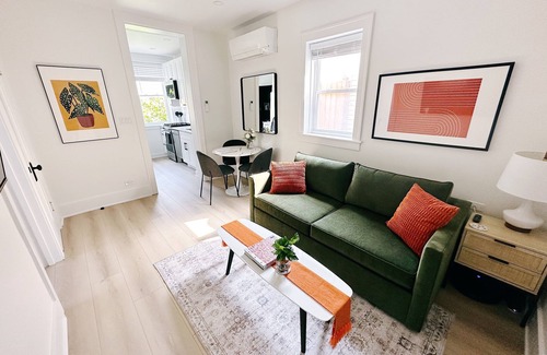 Evanston Apartamento | Cozy Neighborhood Escape: Near Northwestern-Chicago-Beaches & More