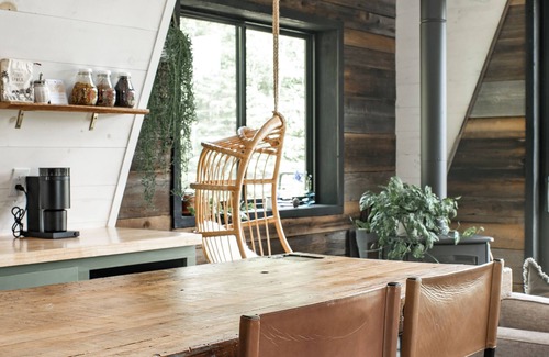 Lyndon Cabina | Cozy New A-frame on The Kingdom Trails with A/C, Wood Stove, Firepit, Foosball