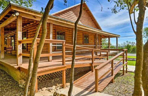 New Braunfels Casa | Cozy New Braunfels Family Cabin with Porch and Views!