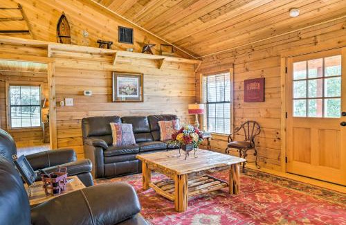New Braunfels Casa | Cozy New Braunfels Family Cabin with Porch and Views!