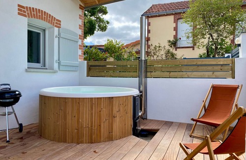 Pornic Cabaña | Gîte neuf à 300m de la plage avec bain nordique, parking et bornes électriques