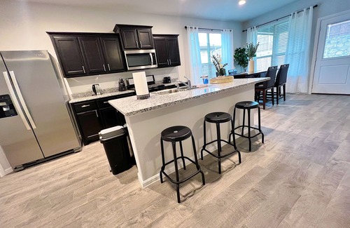 Fort Worth Casa | Cozy New home in Forth Worth- 8 miles from 7 miles from Alliance and stockyards!