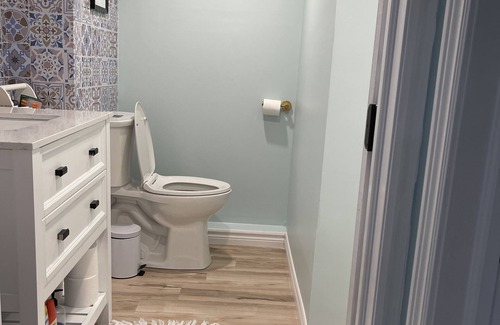 Sarnia Casa | Cozy new studio - 5 mins from Lake Huron beaches