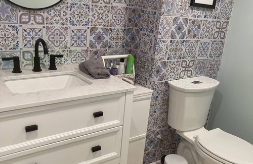 Sarnia Casa | Cozy new studio - 5 mins from Lake Huron beaches