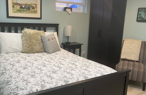 Sarnia Casa | Cozy new studio - 5 mins from Lake Huron beaches