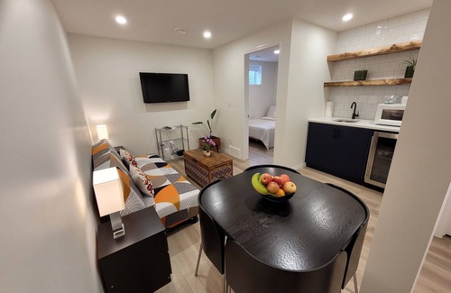 Southeast Calgary Casa | Cozy new unit near restaurants, bars, stores, bus stations, and hospital.
