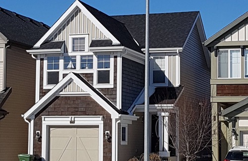 Southeast Calgary Casa | Cozy new unit near restaurants, bars, stores, bus stations, and hospital.