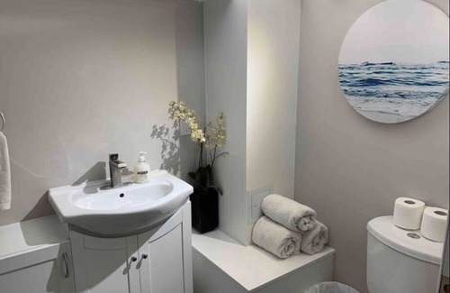 Barrie Casa | Cozy Newly Decorated Unit