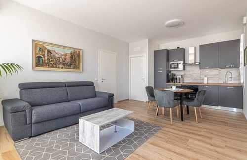 Pozzoleone Apartamento | Cozy, newly renovated apartment in the heart of Pozzoleone