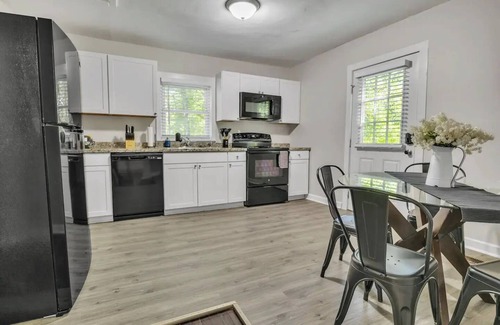 Newnan Casa | Cozy Newnan Retreat