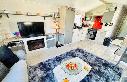 Newquay Cabina | Cozy Newquay Lodge With Private Hot Tub,