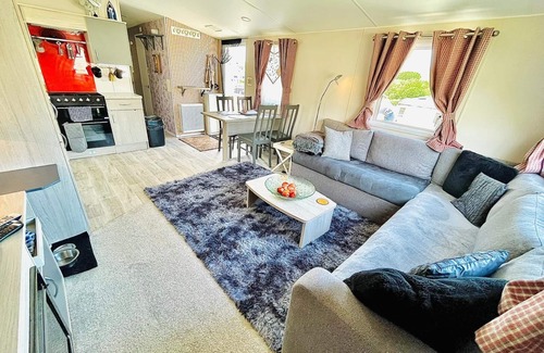 Newquay Cabina | Cozy Newquay Lodge With Private Hot Tub,