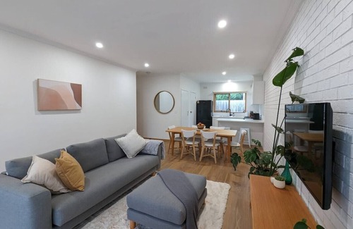 Newtown Casa | Cozy Newtown 2 bedroom unit