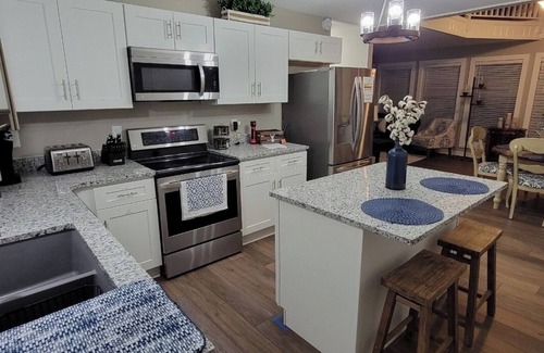 Spencer Cabina | Alquiler nuevo! Los acogedores dormitorios principales Nook-2! Minutos a Fall Creek Falls Park