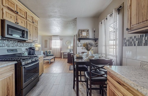Northeast Heights Casa | Bungalow Encantador Oculto