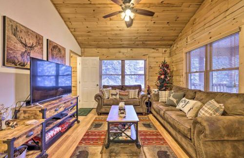 Duck Creek Village Casa | Cozy Noras Hideaway - Charming, Quiet Log Cabin