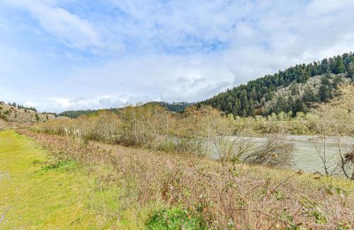 Orick Casa | Cozy NorCal Cottage 2 Mi to Redwoods and Beaches!