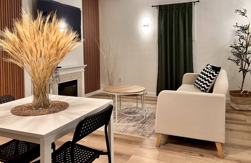 Riverview Cabina | Cozy, nordic guest house located in the heart of Riverview with swimspa.
