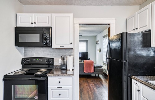 North Kansas City Casa | Cozy North KC Bungalow | Ideal Location + Updated