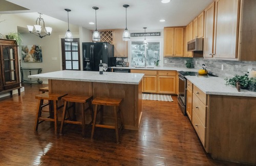 Carlton Casa | Cozy NW Getaway - Only 2 Blocks from Downtown