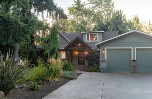 Carlton Casa | Cozy NW Getaway - Only 2 Blocks from Downtown
