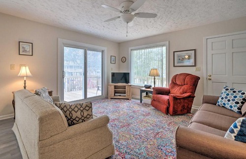 Yaupon Beach Casa | Cozy Oak Island House Less Than 1 Mi to Beaches!