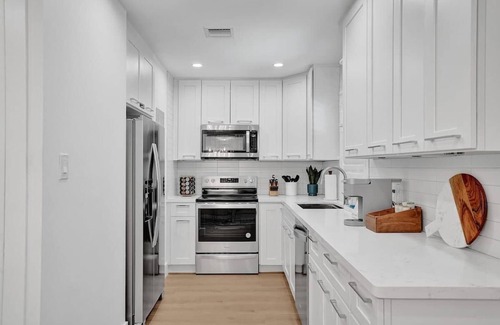 Lake Ridge Apartamento | Cozy Oasis for 2 w/ Insta-worthy Tropical Pool*