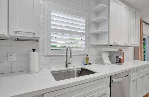 Lake Ridge Apartamento | Cozy Oasis for 2 w/ Insta-worthy Tropical Pool*
