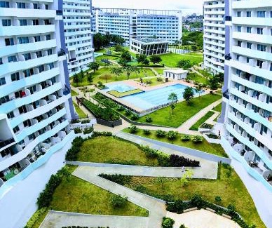 Matandang Balara Apartamento | Cozy Oasis, Mountain + Skyline View, Free Pool