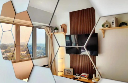 Matandang Balara Apartamento | Cozy Oasis, Mountain + Skyline View, Free Pool