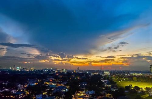 Matandang Balara Apartamento | Cozy Oasis, Mountain + Skyline View, Free Pool