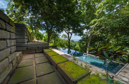 San Juan del Sur Villa | Elegante villa con vista al mar ubicada en el dosel de la jungla en SJDS