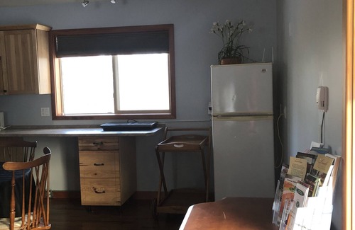 Courtenay Cabaña | Cozy ocean view retreat is located on the beautiful seaside walking biking trail
