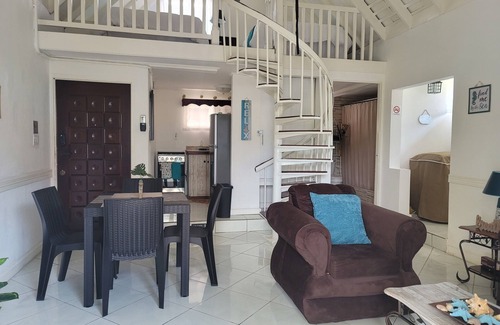 West End Apartamento | Cozy Ocean View Studio with Loft & Patio
