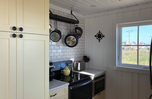 Sea Retreat Casa | ¡NUEVO EN EL MERCADO! Vintage 1950 Oceanfront Cottage - restaurado y actualizado con amor!